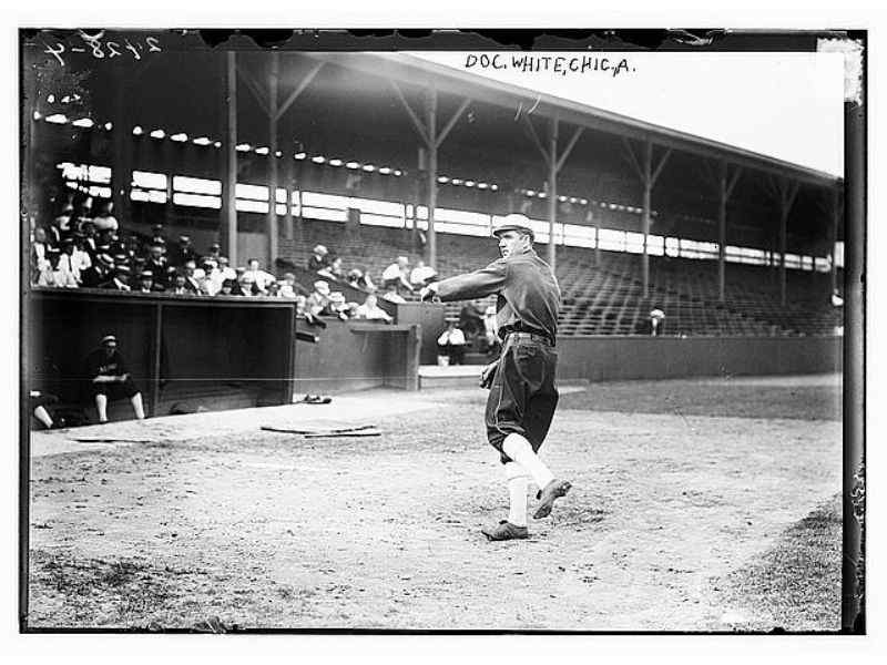 A player at the third base before the grandstand