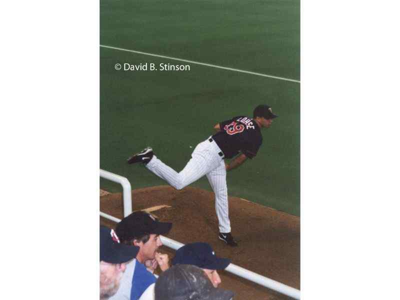 An image ofKyle Lohse warming up in the Metrodome bullpen