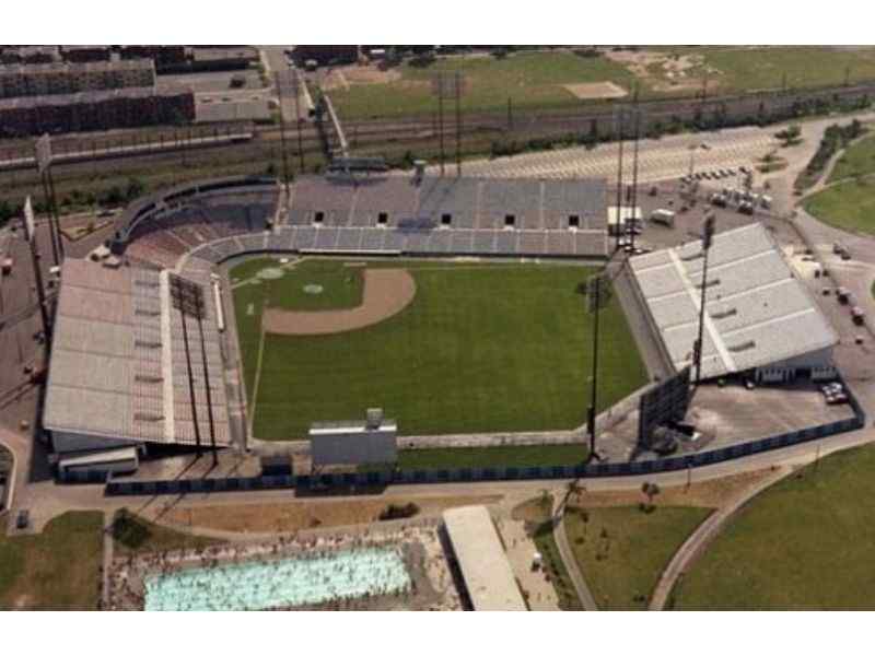 In 1977, Olympic Stadium replaced Jarry Park as the home of the